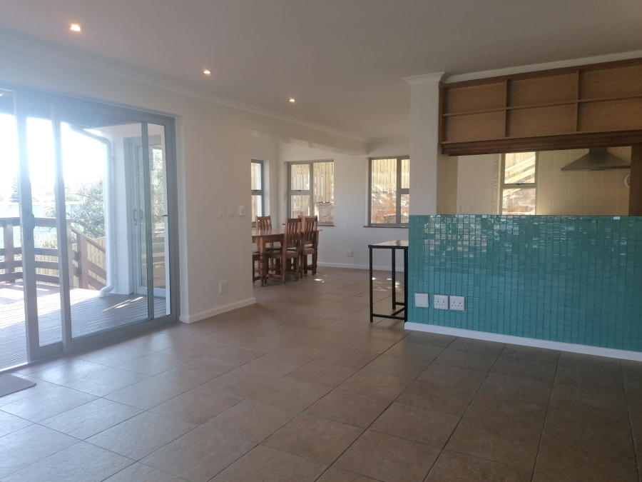 To Let 4 Bedroom Property for Rent in Glencairn Heights Western Cape
